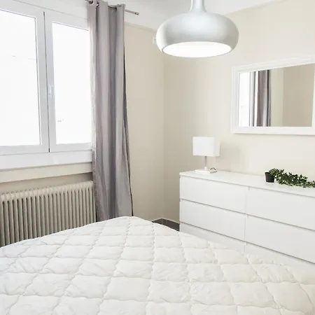 Apartment Modern Beauty In Central Athens!