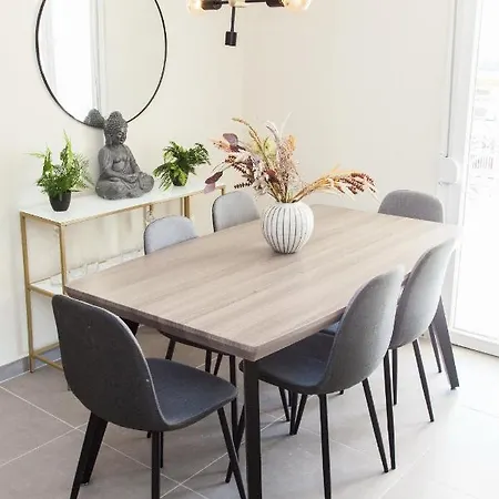 Modern Beauty In Central Athens! Apartment