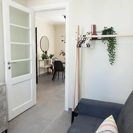 Modern Beauty In Central Athens! Афины